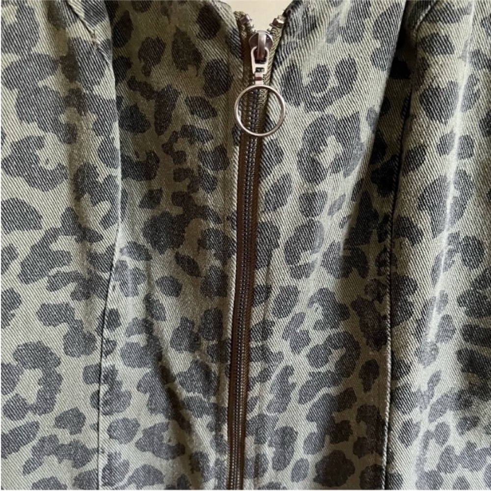 She + Sky jumper olive green brown cheetah print denim sleeveless zip up - Picture 3 of 7